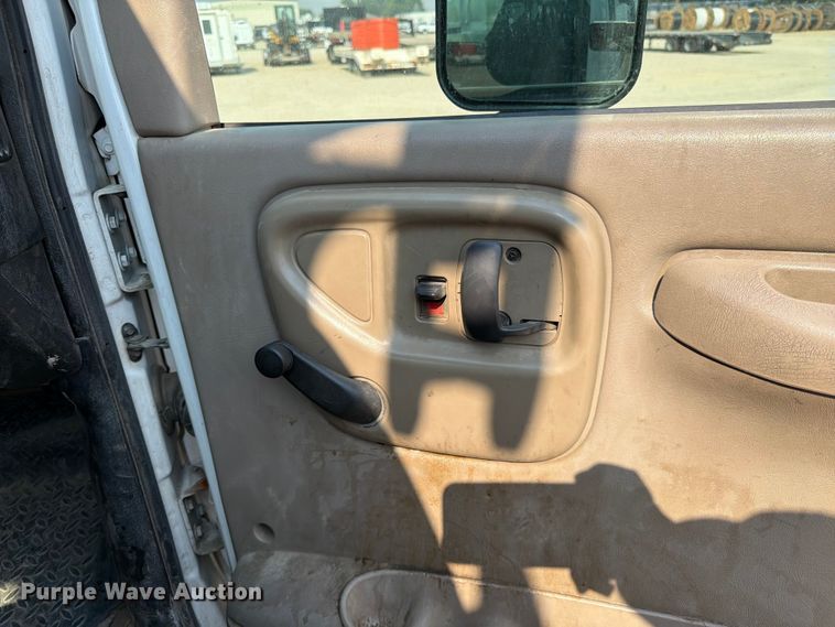 image for item FK4562 2009 GMC C8500 bucket truck