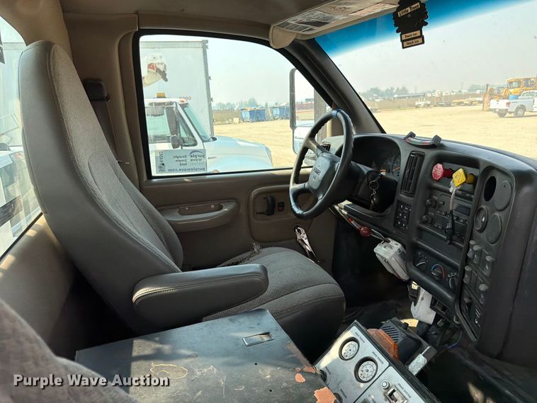 image for item FK4562 2009 GMC C8500 bucket truck