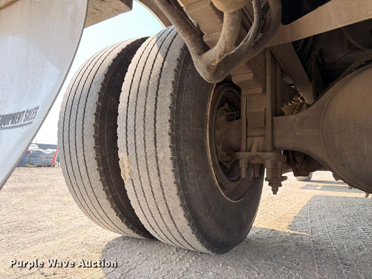 image for item FK4562 2009 GMC C8500 bucket truck