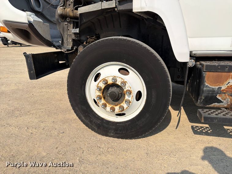 image for item FK4562 2009 GMC C8500 bucket truck