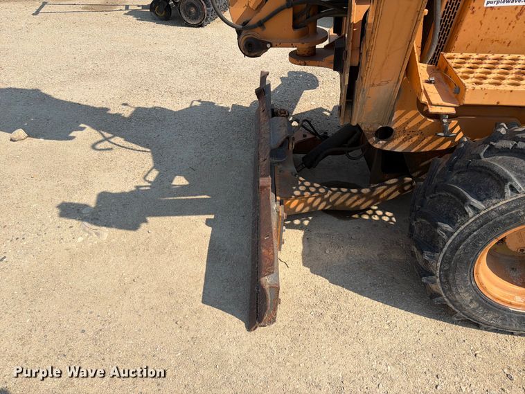 image for item FK4563 2000 Case 560 cable plow