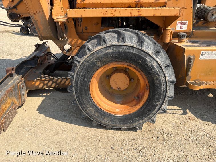 image for item FK4563 2000 Case 560 cable plow