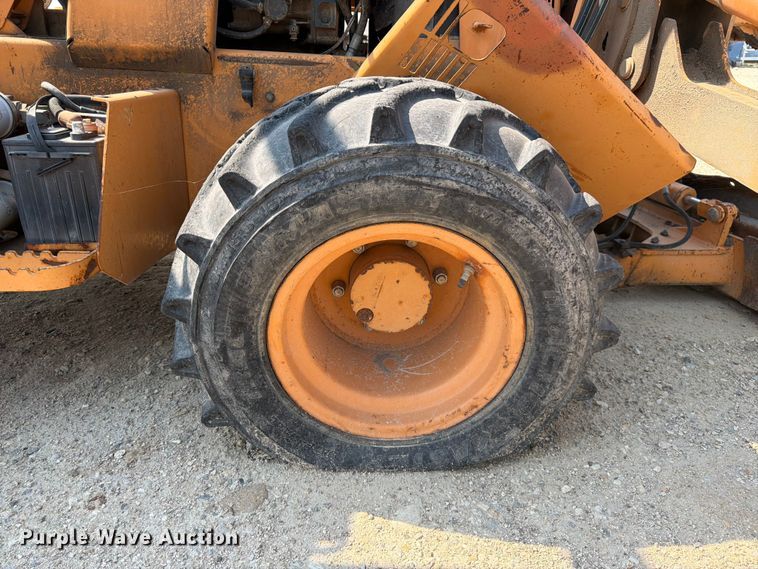 image for item FK4563 2000 Case 560 cable plow