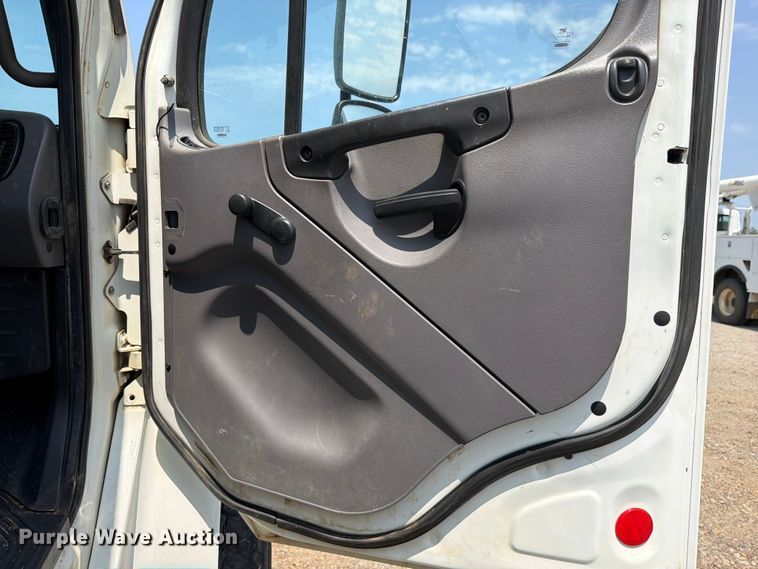 image for item FK5042 2014 Freightliner Business Class M2 bucket truck