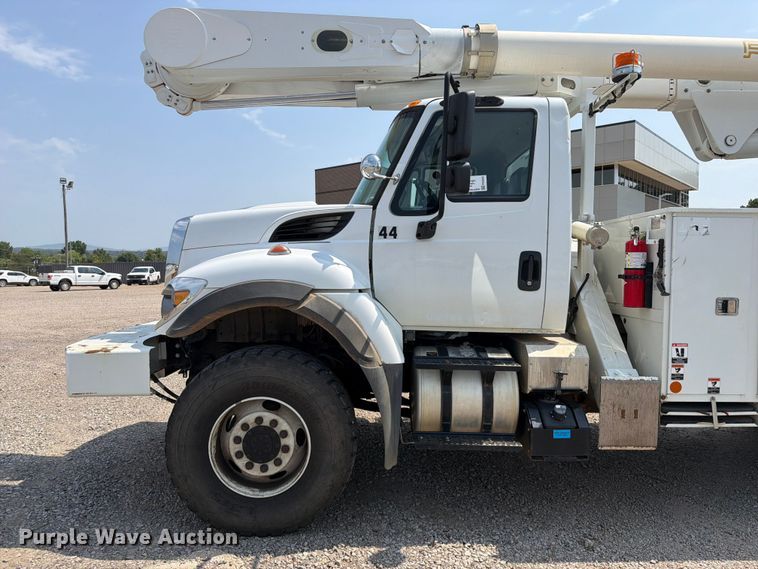 image for item FK5043 2018 International WorkStar 7500 bucket truck