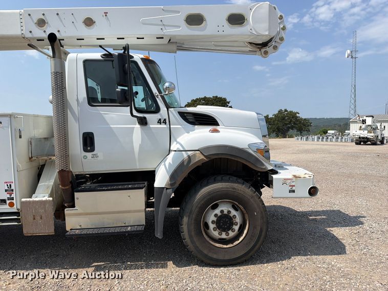 image for item FK5043 2018 International WorkStar 7500 bucket truck