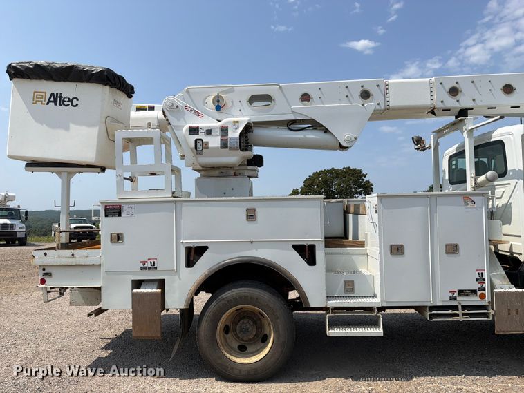 image for item FK5043 2018 International WorkStar 7500 bucket truck