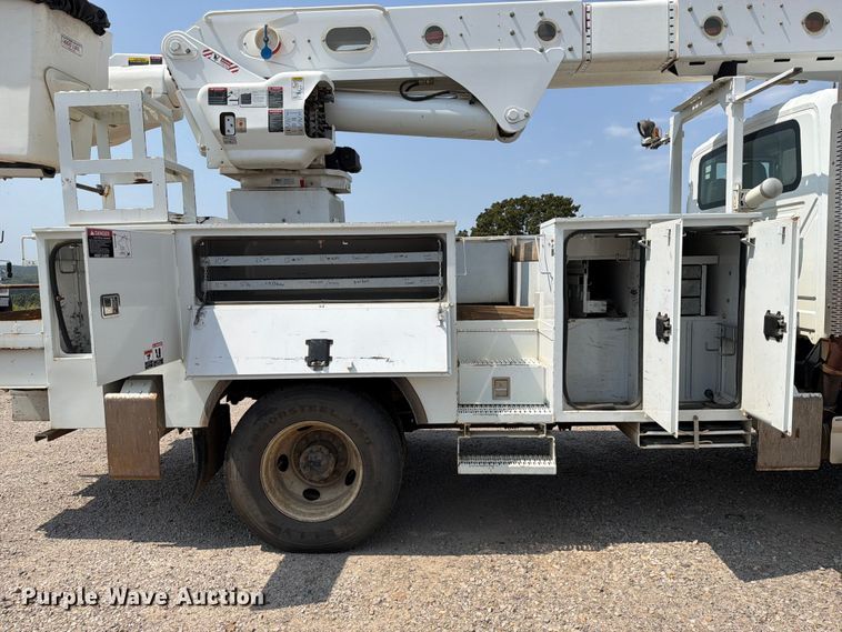image for item FK5043 2018 International WorkStar 7500 bucket truck