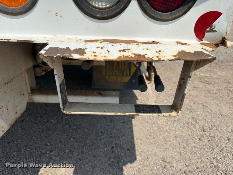 image for item FK5043 2018 International WorkStar 7500 bucket truck