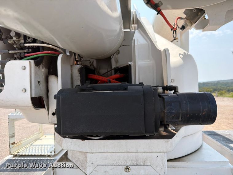 image for item FK5043 2018 International WorkStar 7500 bucket truck