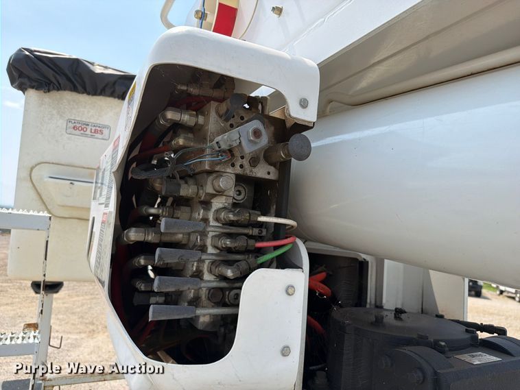 image for item FK5043 2018 International WorkStar 7500 bucket truck