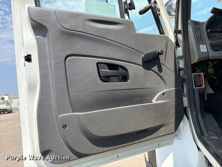 image for item FK5043 2018 International WorkStar 7500 bucket truck