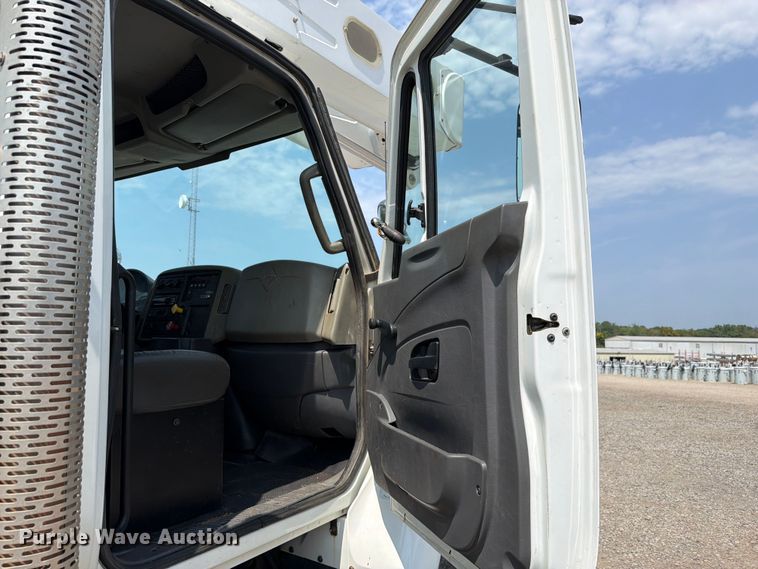 image for item FK5043 2018 International WorkStar 7500 bucket truck