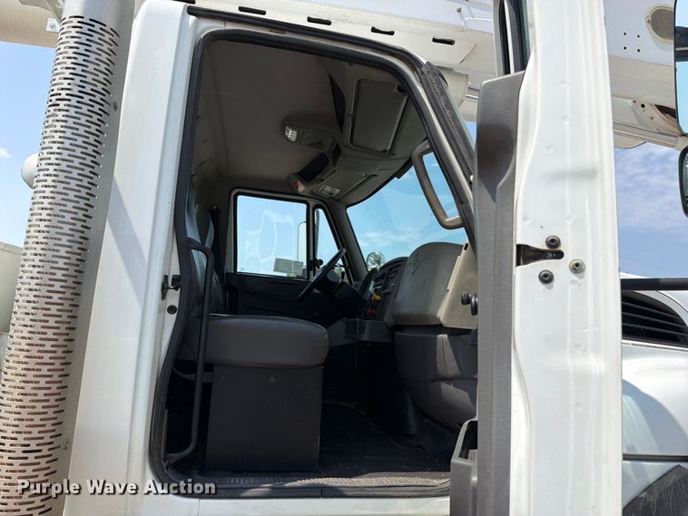 image for item FK5043 2018 International WorkStar 7500 bucket truck