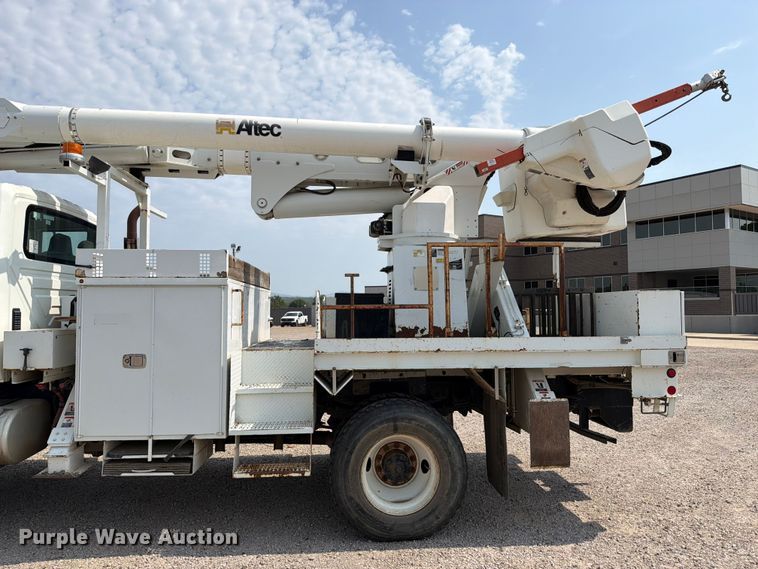 image for item FK5044 2016 International WorkStar 7500 bucket truck