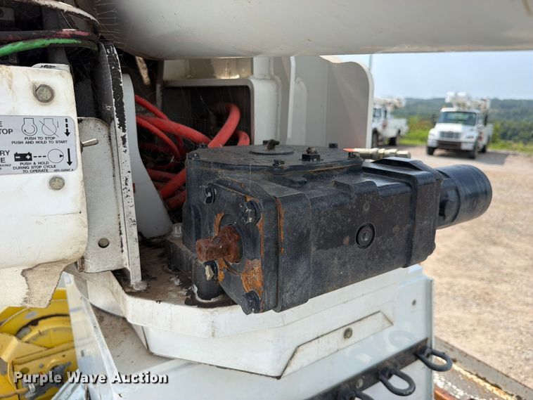 image for item FK5044 2016 International WorkStar 7500 bucket truck