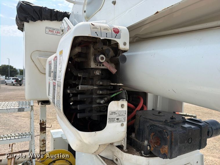 image for item FK5044 2016 International WorkStar 7500 bucket truck