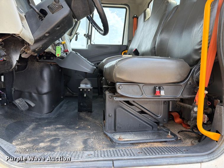image for item FK5044 2016 International WorkStar 7500 bucket truck