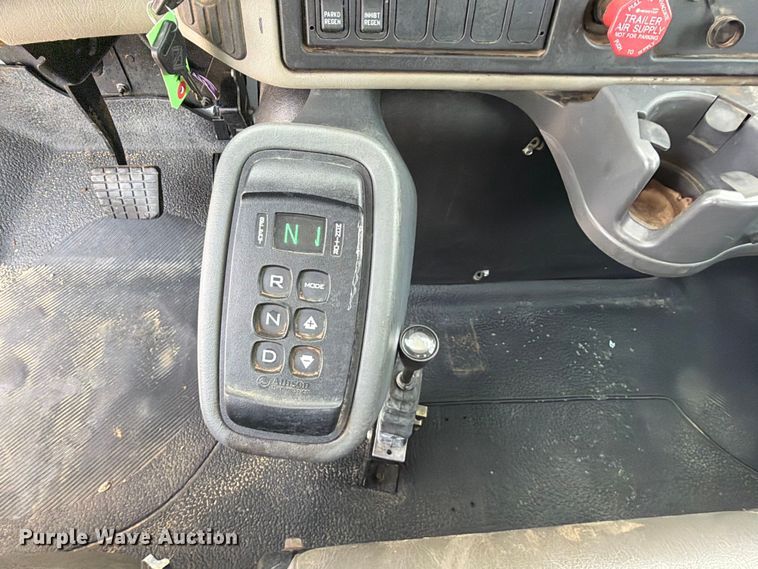 image for item FK5044 2016 International WorkStar 7500 bucket truck