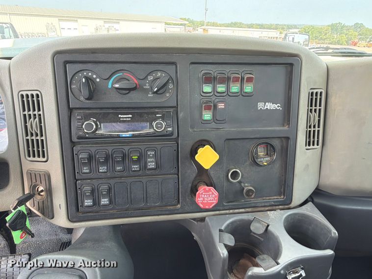 image for item FK5044 2016 International WorkStar 7500 bucket truck