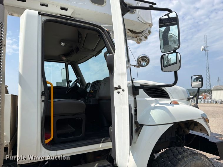 image for item FK5044 2016 International WorkStar 7500 bucket truck