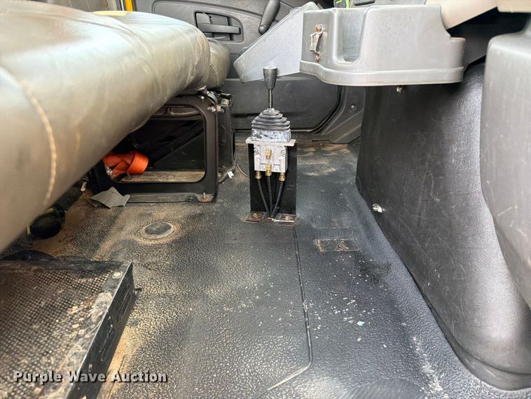 image for item FK5044 2016 International WorkStar 7500 bucket truck