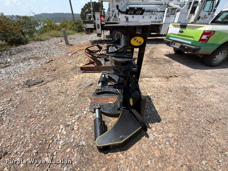 image for item FK5046 M&M HC16 Hydra Clip skid steer tree shear