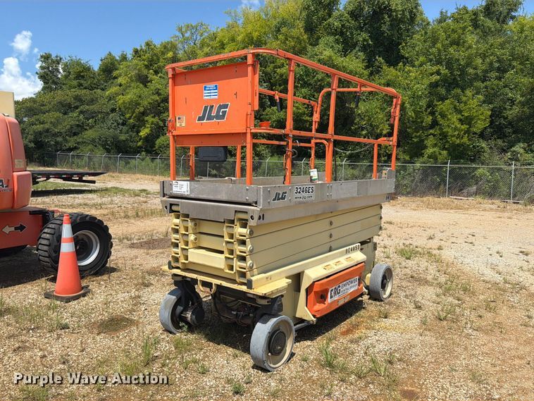 2014 JLG 3246ES scissor lift