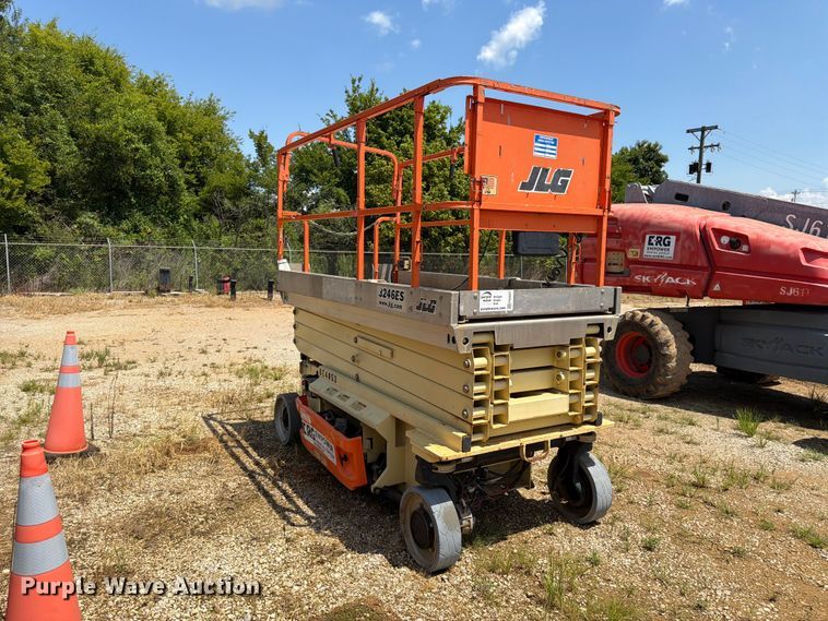 image for item FN2037 2014 JLG 3246ES scissor lift