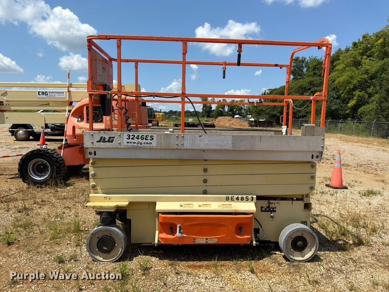 image for item FN2037 2014 JLG 3246ES scissor lift