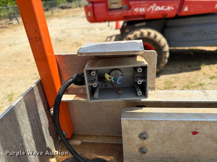 image for item FN2037 2014 JLG 3246ES scissor lift