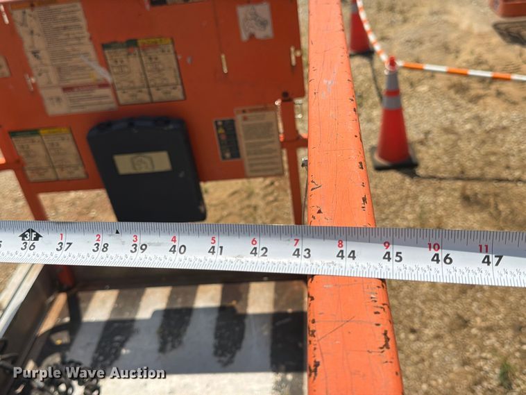 image for item FN2037 2014 JLG 3246ES scissor lift