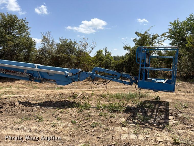 image for item FN2041 2000 Genie S-125 boom lift