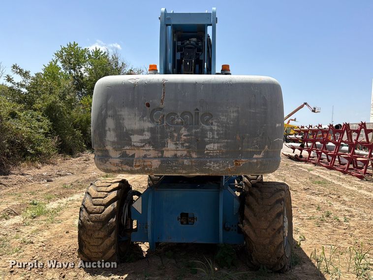 image for item FN2041 2000 Genie S-125 boom lift