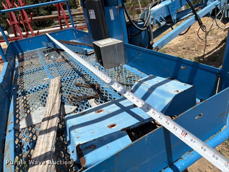 image for item FN2041 2000 Genie S-125 boom lift