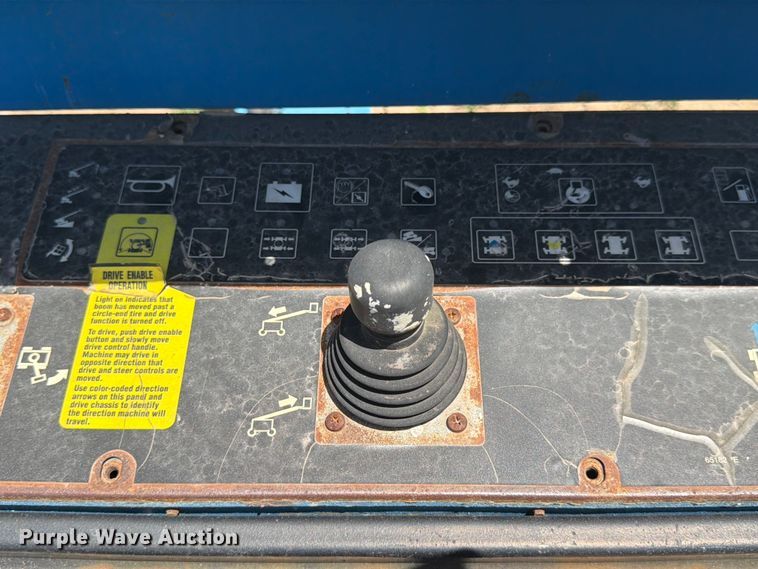 image for item FN2041 2000 Genie S-125 boom lift