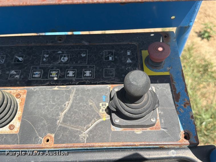 image for item FN2041 2000 Genie S-125 boom lift