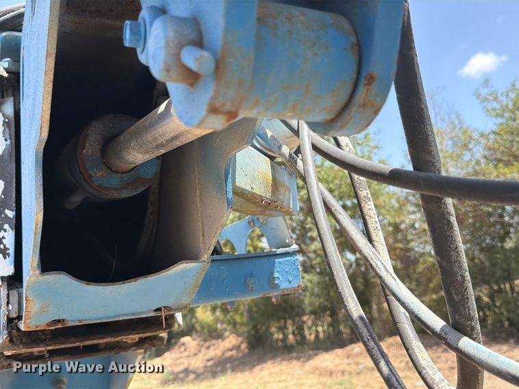 image for item FN2041 2000 Genie S-125 boom lift