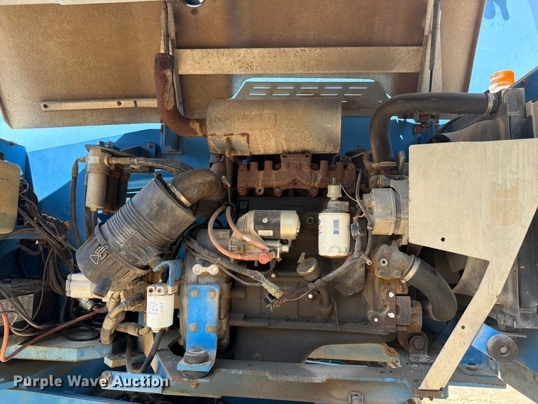 image for item FN2041 2000 Genie S-125 boom lift