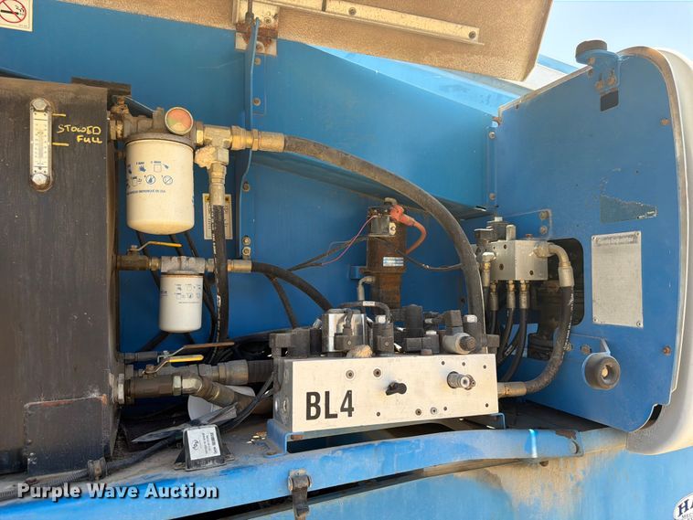 image for item FN2041 2000 Genie S-125 boom lift