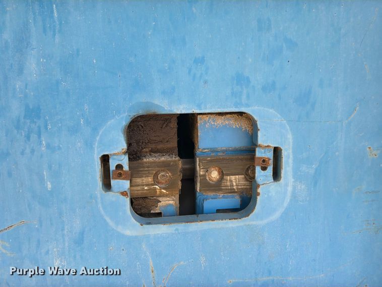 image for item FN2041 2000 Genie S-125 boom lift