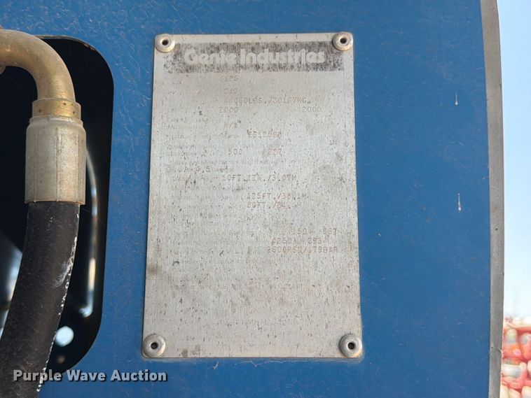 image for item FN2041 2000 Genie S-125 boom lift