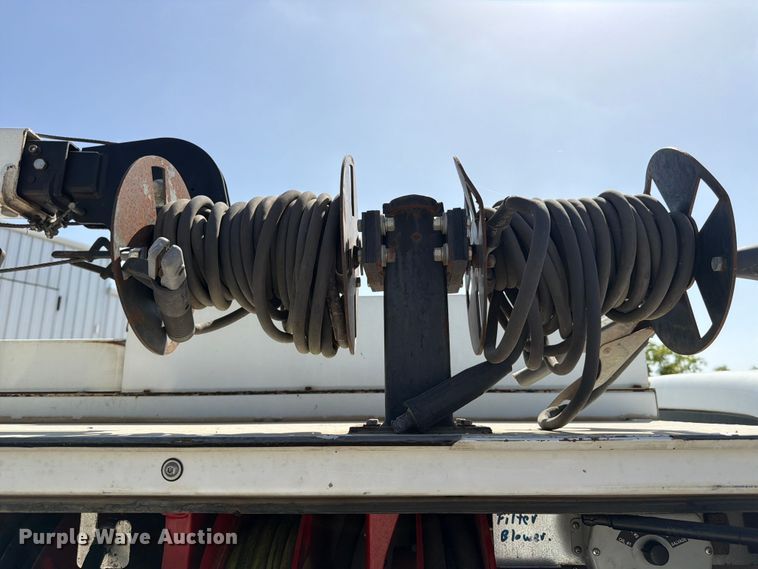 image for item FN2042 2016 Ford F550 Super Duty utility / service truck
