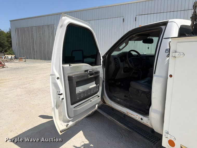 image for item FN2042 2016 Ford F550 Super Duty utility / service truck