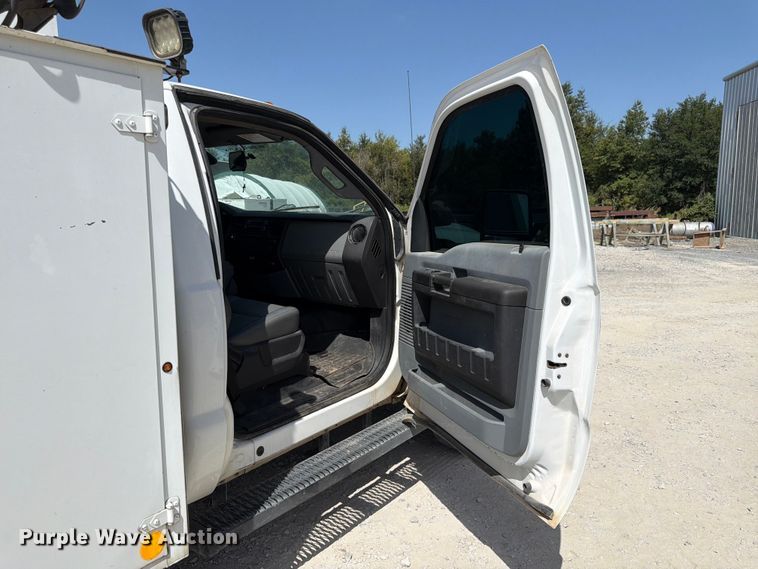 image for item FN2042 2016 Ford F550 Super Duty utility / service truck