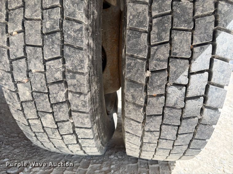 image for item FN2042 2016 Ford F550 Super Duty utility / service truck