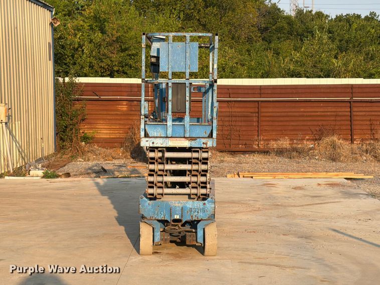 image for item FN2544 2008 Genie GS-3232 scissor lift