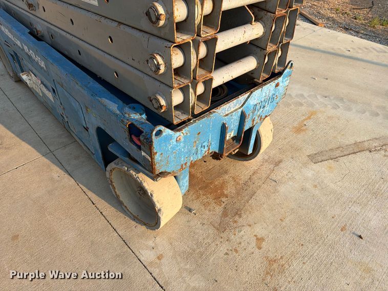 image for item FN2544 2008 Genie GS-3232 scissor lift