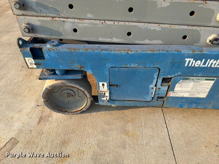 image for item FN2544 2008 Genie GS-3232 scissor lift