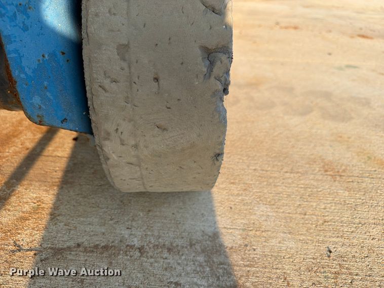image for item FN2544 2008 Genie GS-3232 scissor lift